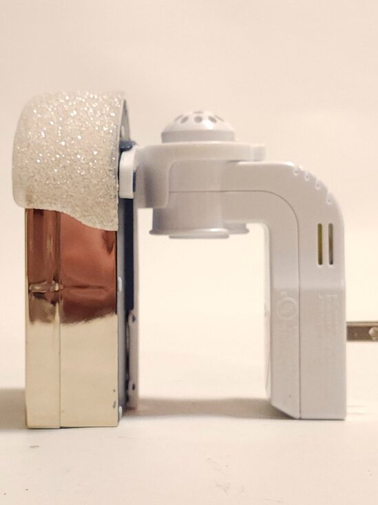 Bath & Body Works CHRISTMAS SCENE Holiday Village Nightlight Wallflowers Plug In - Picture 2 of 6